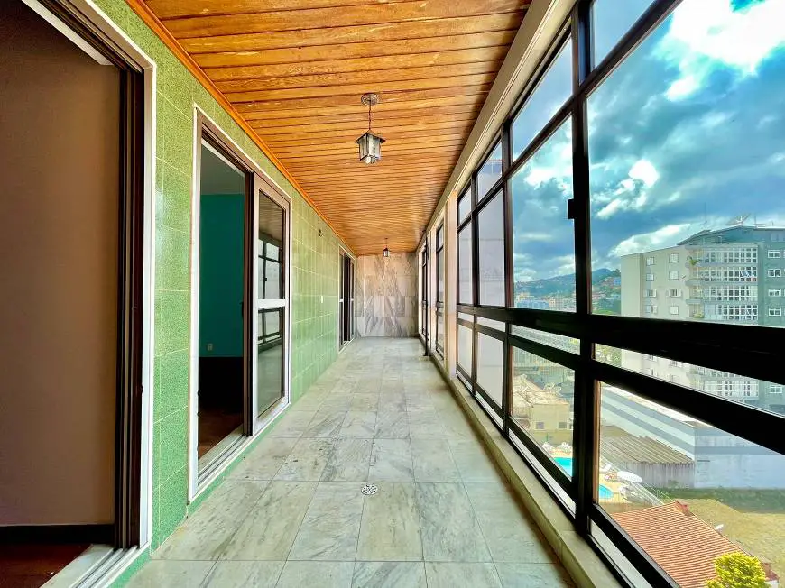 Foto 2 de Apartamento com 3 Quartos à venda, 90m² em Varzea, Teresópolis