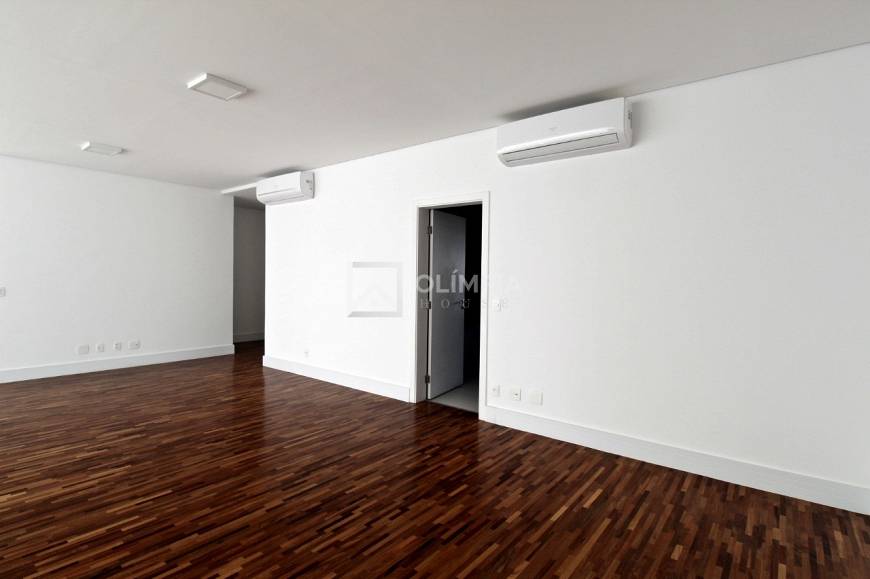 Foto 4 de Apartamento com 3 Quartos para alugar, 181m² em Vila Olímpia, São Paulo