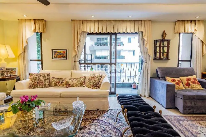 Foto 1 de Apartamento com 4 Quartos à venda, 165m² em Vila Nova Conceição, São Paulo