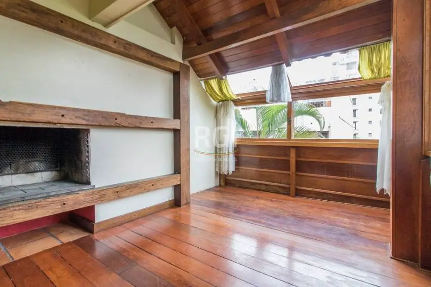 Foto 1 de Casa com 2 Quartos à venda, 156m² em Mont' Serrat, Porto Alegre