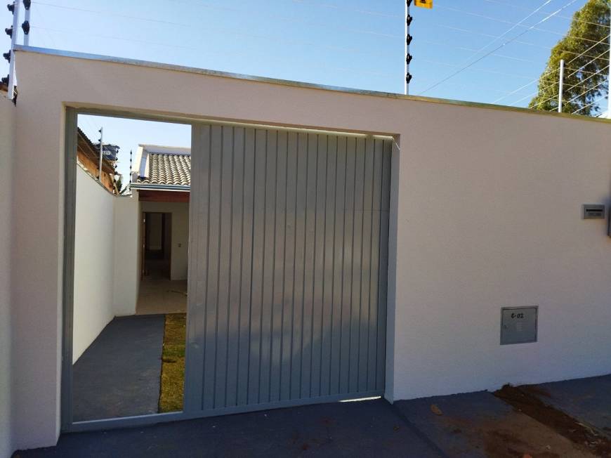 Foto 1 de Casa com 2 Quartos à venda, 94m² em SANTOS DUMONT, Anápolis