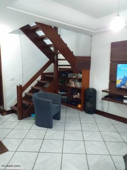 Foto 2 de Casa com 3 Quartos à venda, 225m² em Camboinhas, Niterói