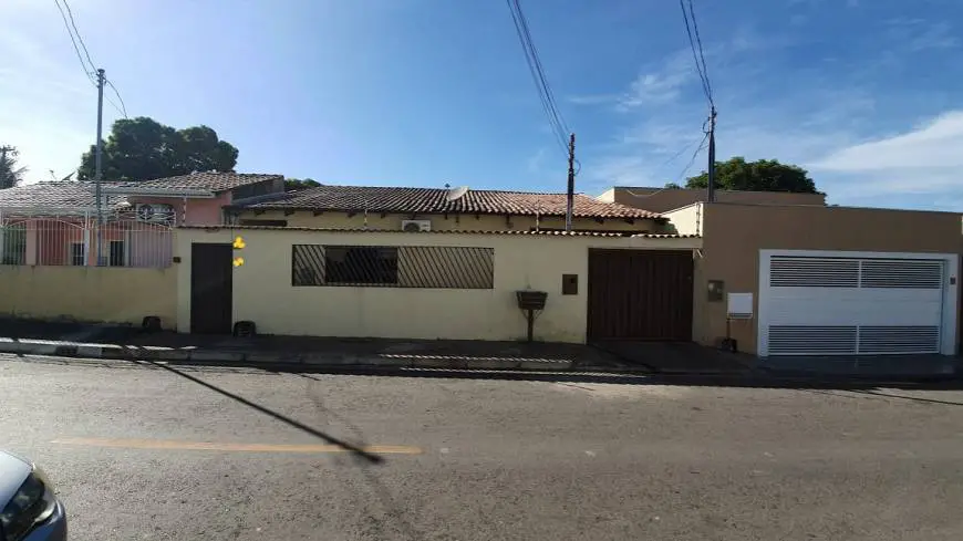 Foto 1 de Casa com 3 Quartos à venda, 180m² em Jardim Mossoró, Cuiabá