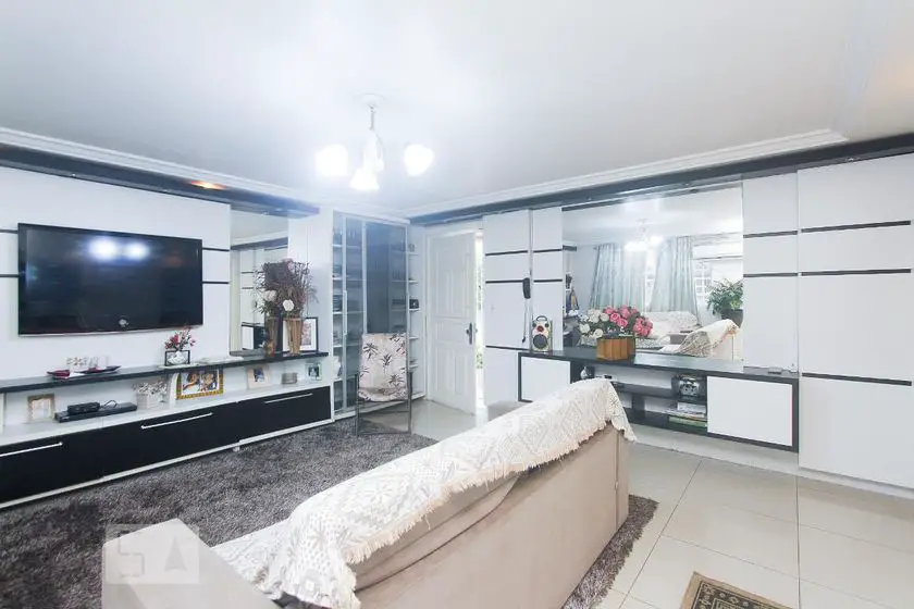 Foto 1 de Casa com 7 Quartos para alugar, 300m² em Rubem Berta, Porto Alegre