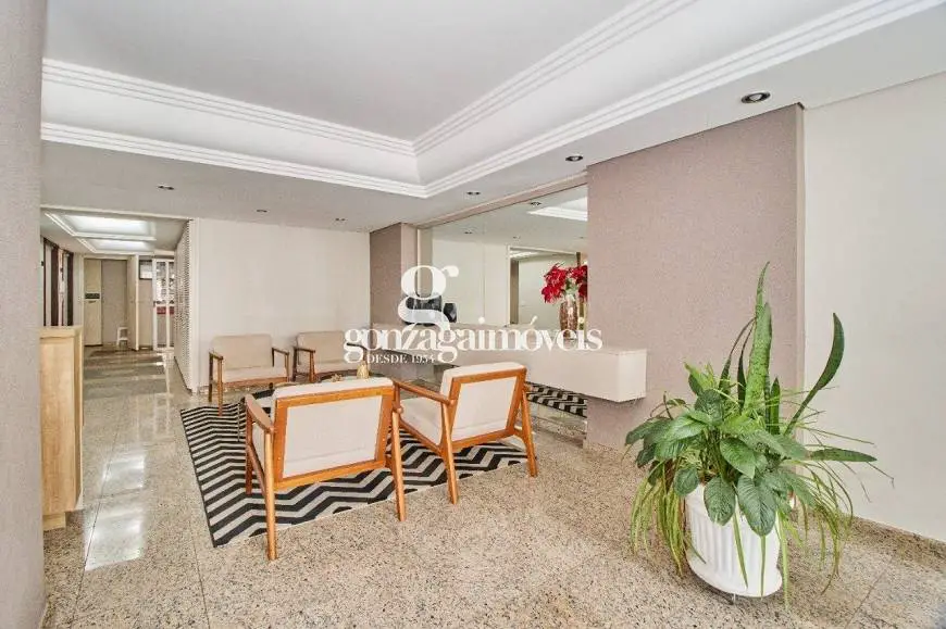 Foto 2 de Apartamento com 2 Quartos à venda, 80m² em Água Verde, Curitiba