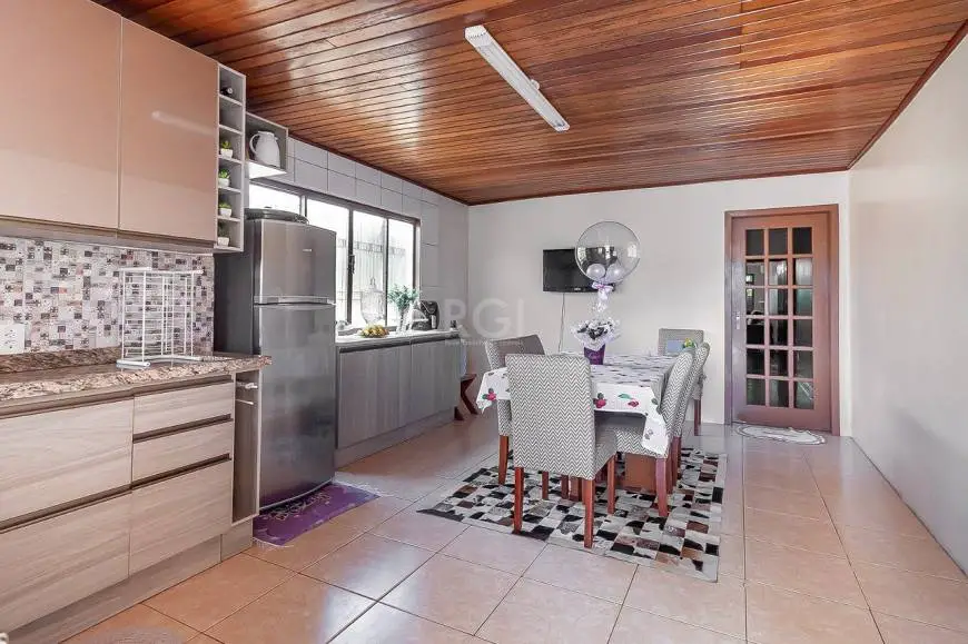 Foto 5 de Casa com 5 Quartos à venda, 215m² em Rio Branco, Porto Alegre