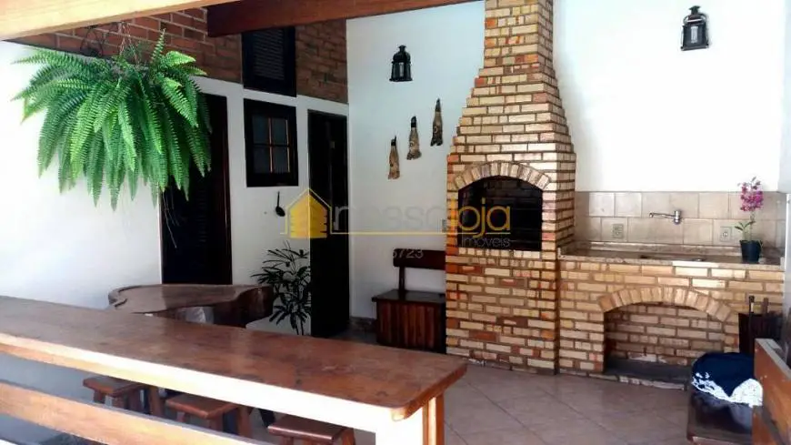 Foto 2 de Casa de Condomínio com 3 Quartos à venda, 234m² em Santa Rosa, Niterói