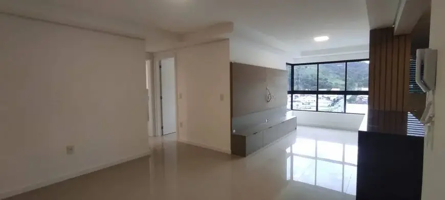 Foto 1 de Apartamento com 2 Quartos para alugar, 59m² em Centro, Balneário Camboriú