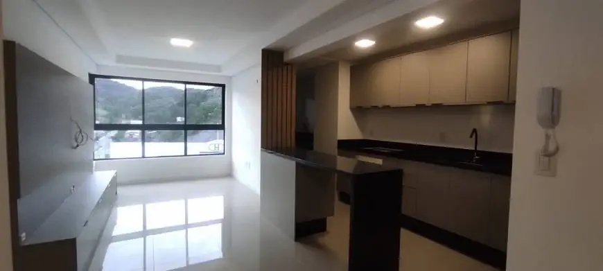 Foto 2 de Apartamento com 2 Quartos para alugar, 59m² em Centro, Balneário Camboriú
