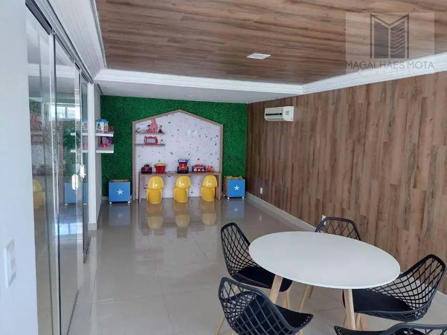 Foto 2 de Apartamento com 2 Quartos à venda, 71m² em Meireles, Fortaleza