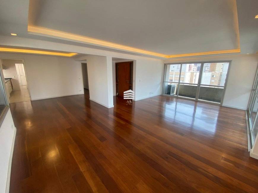 Foto 1 de Apartamento com 3 Quartos para alugar, 215m² em Moema, São Paulo