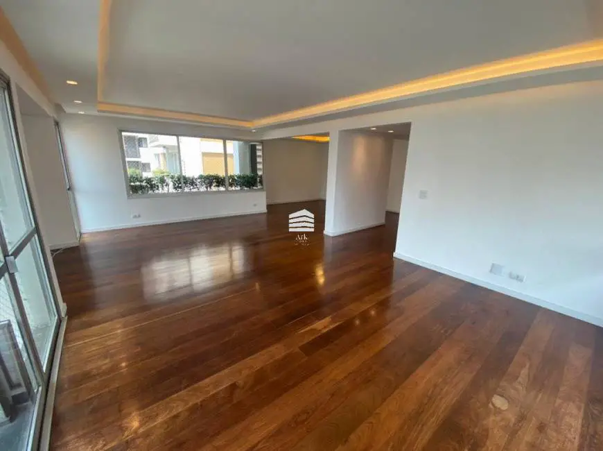 Foto 2 de Apartamento com 3 Quartos para alugar, 215m² em Moema, São Paulo