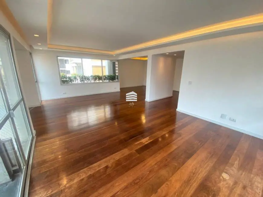 Foto 3 de Apartamento com 3 Quartos para alugar, 215m² em Moema, São Paulo