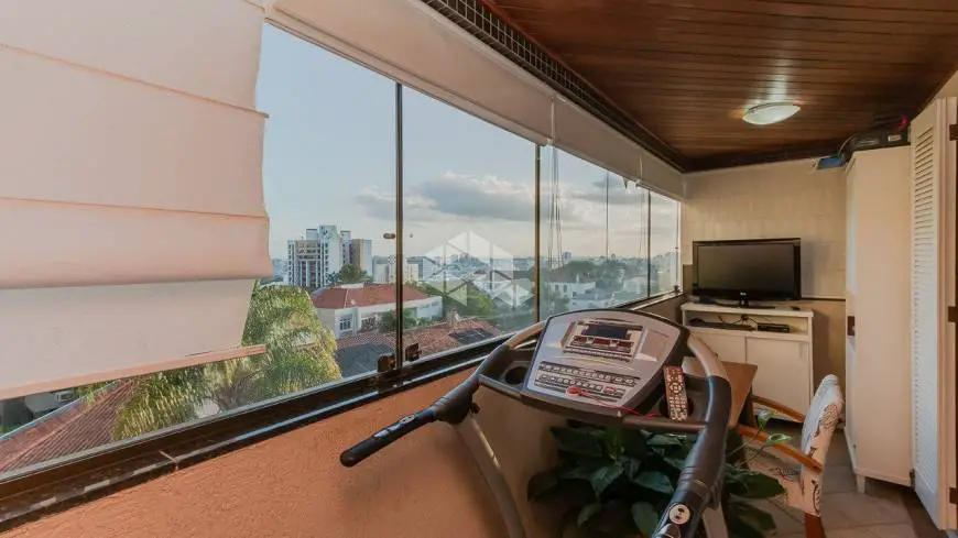 Foto 3 de Apartamento com 3 Quartos à venda, 145m² em Rio Branco, Porto Alegre