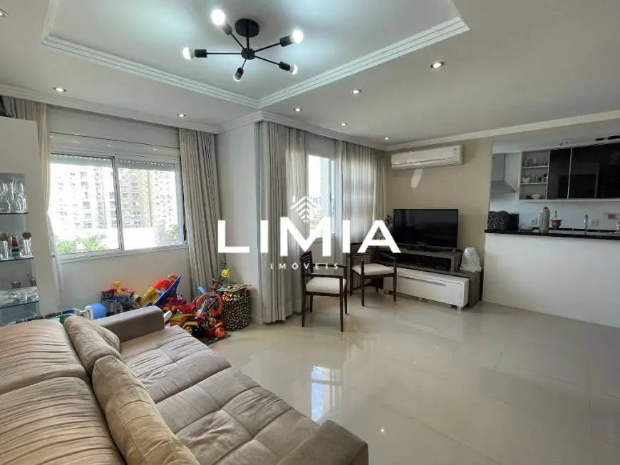 Foto 2 de Apartamento com 3 Quartos à venda, 66m² em Vila Ipiranga, Porto Alegre
