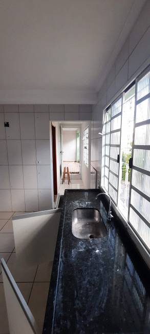 Foto 4 de Casa com 2 Quartos para alugar, 150m² em Jardim Regina, Poços de Caldas