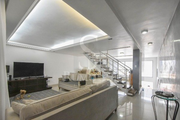 Foto 1 de Casa com 3 Quartos para alugar, 190m² em Interlagos, São Paulo