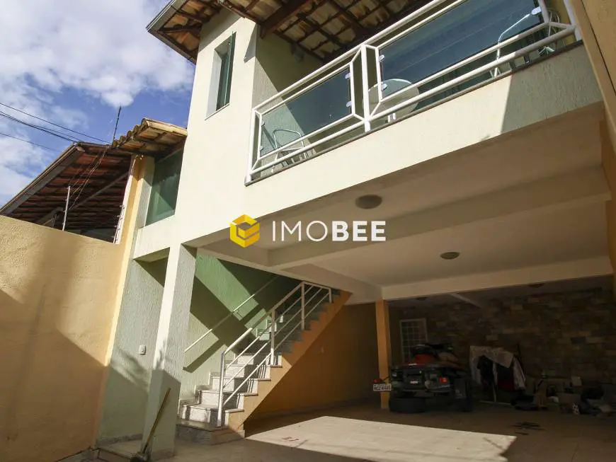 Foto 1 de Casa com 3 Quartos à venda, 160m² em Santa Amélia, Belo Horizonte