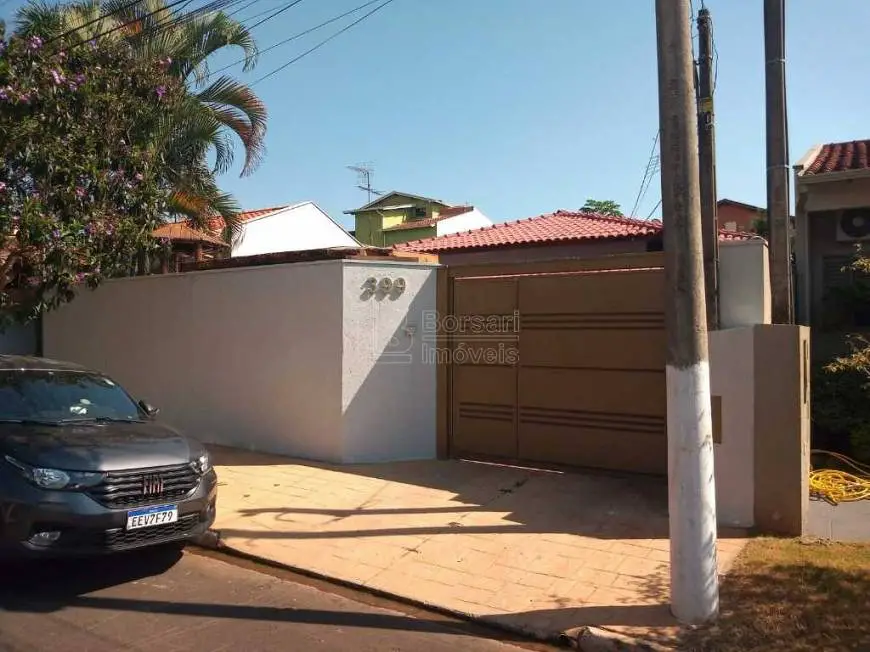 Foto 1 de Casa de Condomínio com 3 Quartos para alugar, 147m² em Jardim dos Flamboyants, Araraquara