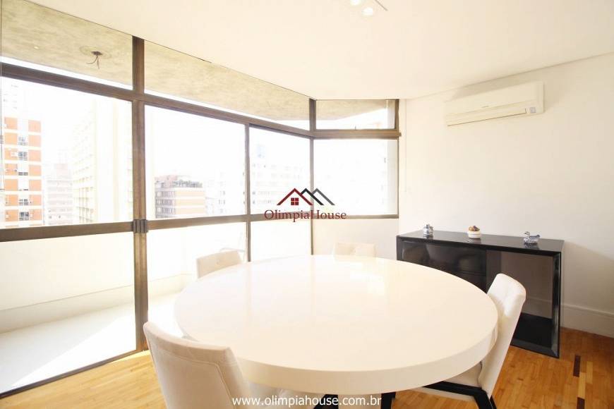 Foto 3 de Apartamento com 2 Quartos à venda, 135m² em Cerqueira César, São Paulo