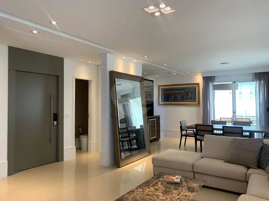 Foto 1 de Apartamento com 3 Quartos para alugar, 238m² em Brooklin, São Paulo