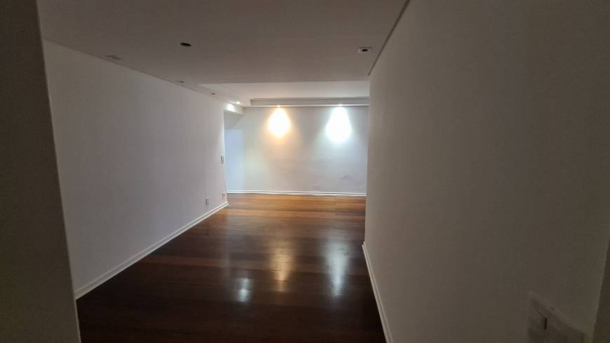Foto 4 de Apartamento com 3 Quartos para alugar, 147m² em Itaim Bibi, São Paulo