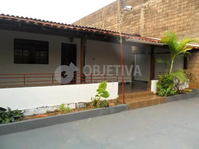 Foto 5 de Casa com 3 Quartos para alugar, 417m² em Custódio Pereira, Uberlândia