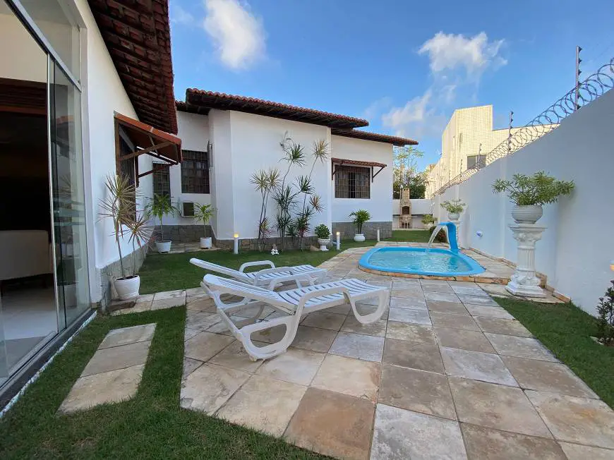 Foto 1 de Casa com 4 Quartos à venda, 280m² em Capim Macio, Natal