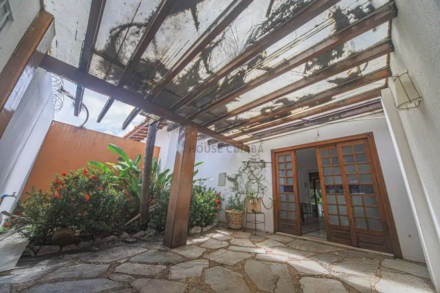 Foto 2 de Casa com 4 Quartos à venda, 1080m² em Jardim Petrópolis, Cuiabá