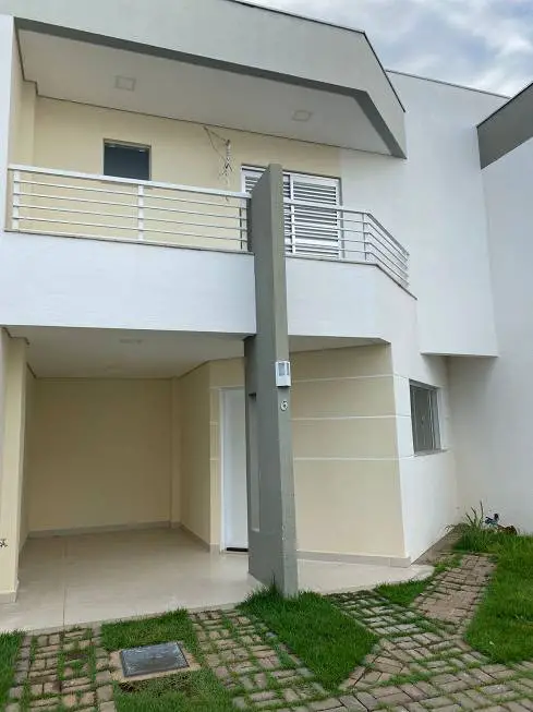 Foto 1 de Casa de Condomínio com 3 Quartos para alugar, 125m² em Jardim Shangri-lá, Cuiabá