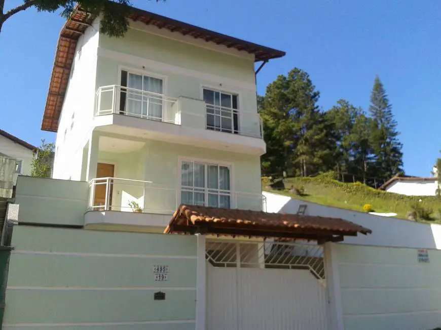 Foto 1 de Casa de Condomínio com 4 Quartos à venda, 230m² em Agriões, Teresópolis