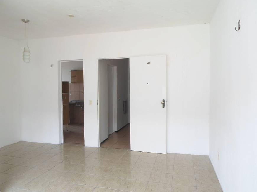 Foto 3 de Apartamento com 3 Quartos para alugar, 60m² em Carlito Pamplona, Fortaleza