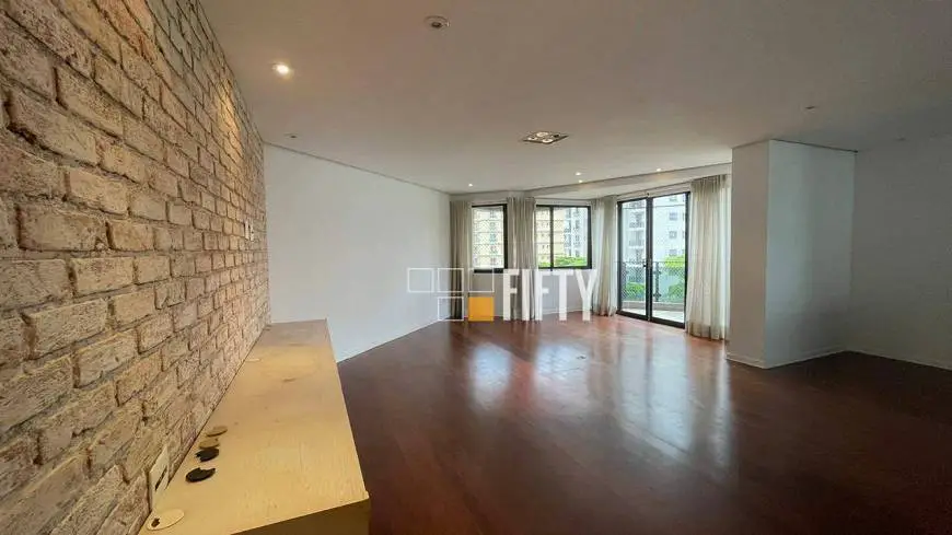 Foto 4 de Apartamento com 4 Quartos à venda, 216m² em Vila Nova Conceição, São Paulo