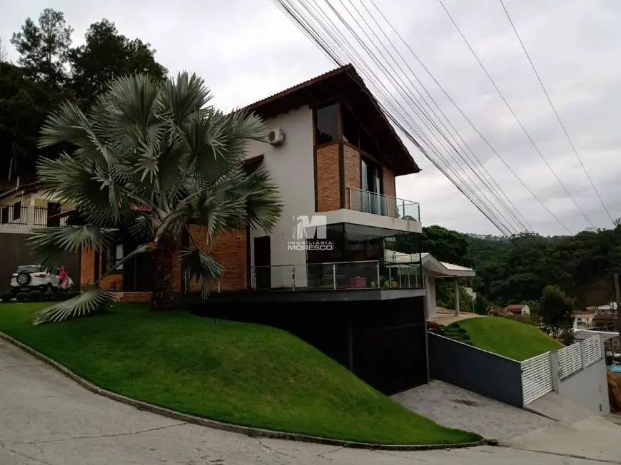 Foto 1 de Casa com 3 Quartos à venda, 350m² em Primeiro de Maio, Brusque