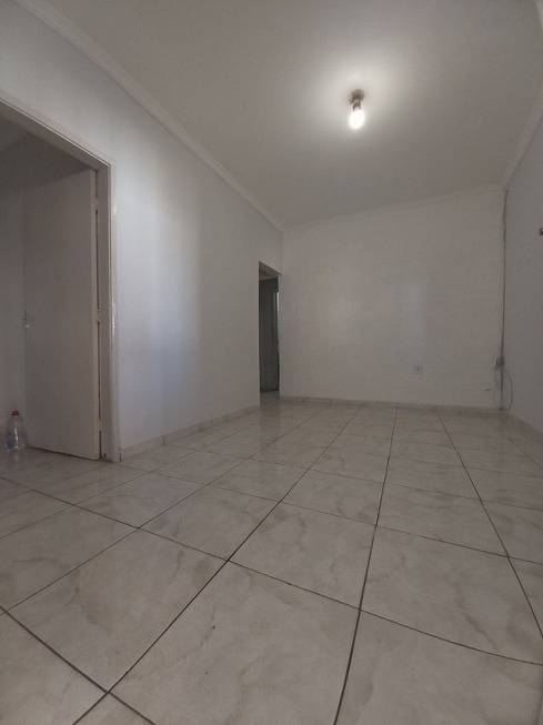 Foto 2 de Casa com 3 Quartos para alugar, 90m² em Santa Maria, Brasília