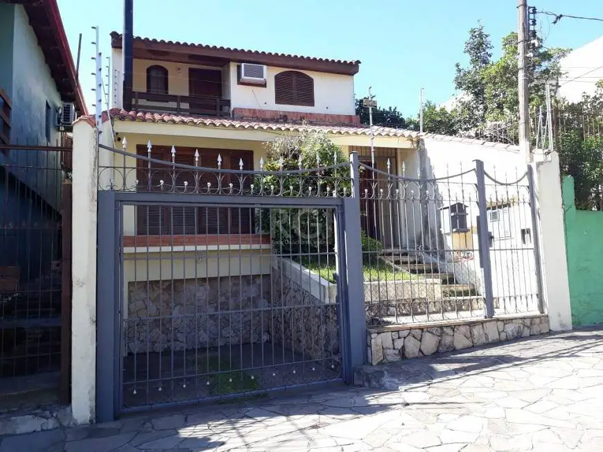Foto 1 de Casa com 3 Quartos à venda, 184m² em Santo Antônio, Porto Alegre