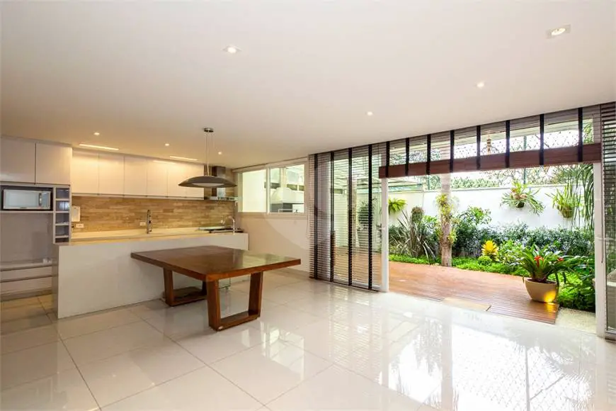 Foto 1 de Casa de Condomínio com 4 Quartos à venda, 300m² em Alto Da Boa Vista, São Paulo