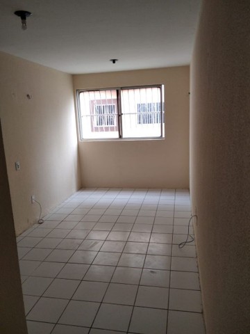 Foto 2 de Apartamento com 2 Quartos à venda, 60m² em Tabapuã, Caucaia