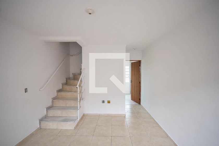 Foto 2 de Casa de Condomínio com 2 Quartos para alugar, 70m² em Vila Pirajussara, São Paulo
