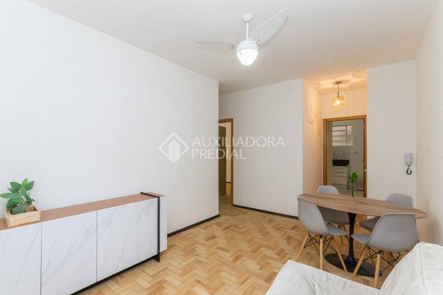 Foto 3 de Apartamento com 2 Quartos para alugar, 70m² em Auxiliadora, Porto Alegre
