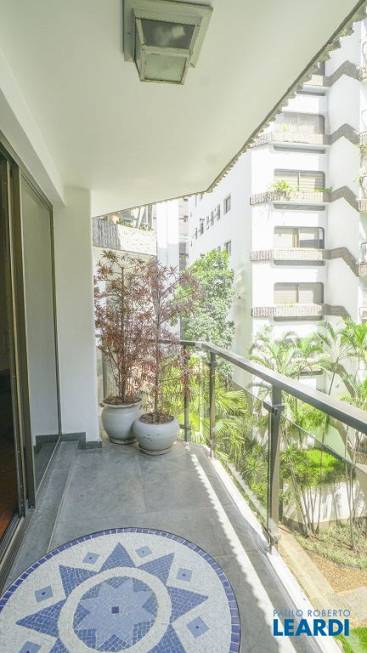 Foto 1 de Apartamento com 3 Quartos para alugar, 185m² em Itaim Bibi, São Paulo