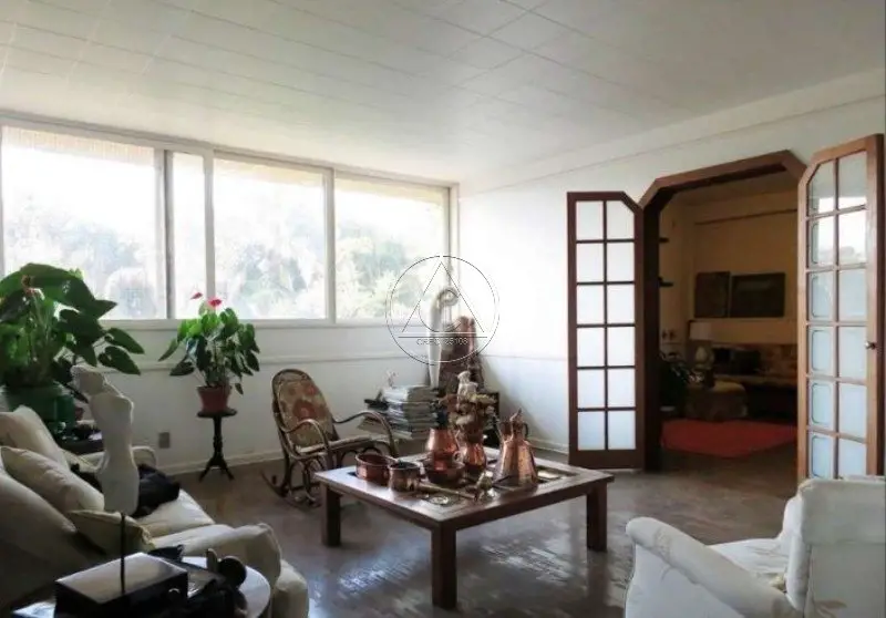 Foto 1 de Apartamento com 3 Quartos à venda, 170m² em Jardim Europa, São Paulo