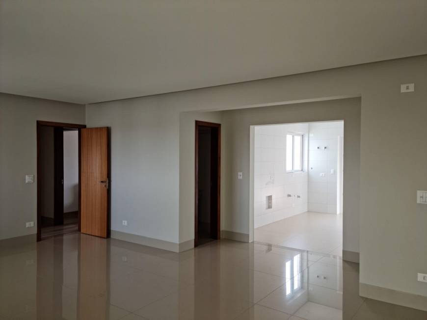 Foto 4 de Apartamento com 3 Quartos à venda, 131m² em Zona 07, Maringá