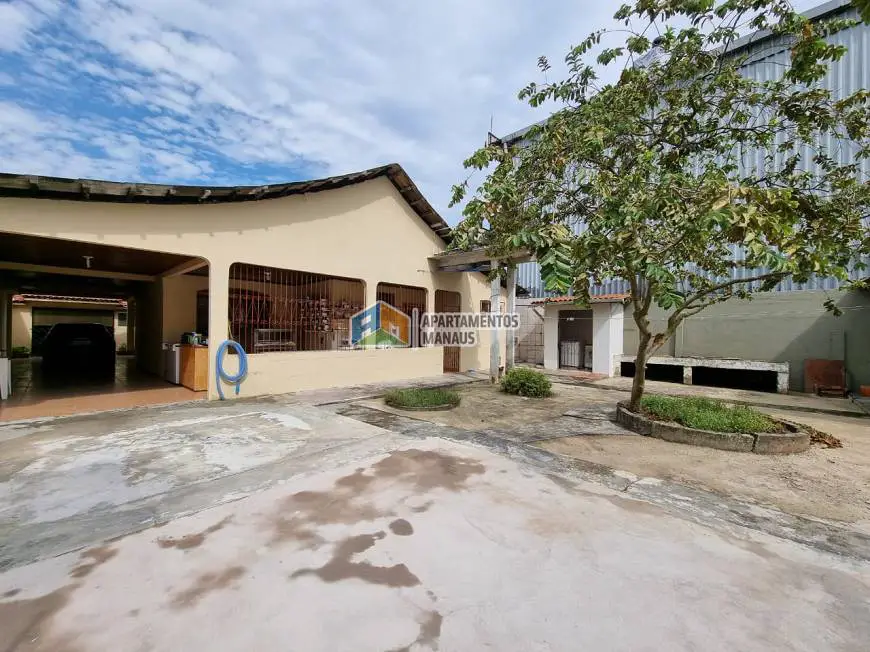 Foto 2 de Casa com 3 Quartos à venda, 450m² em Planalto, Manaus