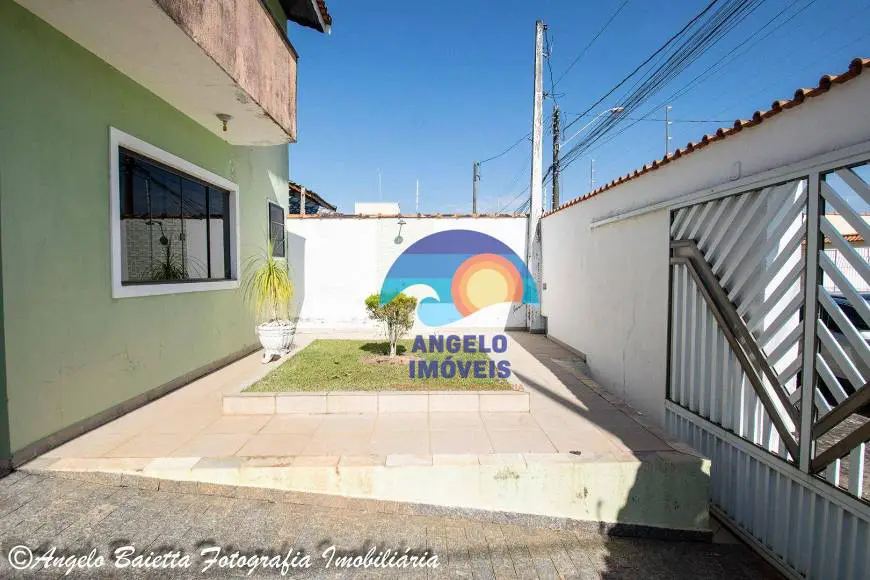Foto 1 de Sobrado com 3 Quartos à venda, 150m² em Estancia Sao Jose, Peruíbe