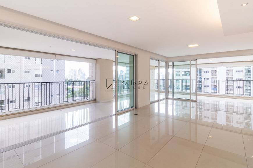 Foto 2 de Apartamento com 3 Quartos para alugar, 234m² em Campo Belo, São Paulo