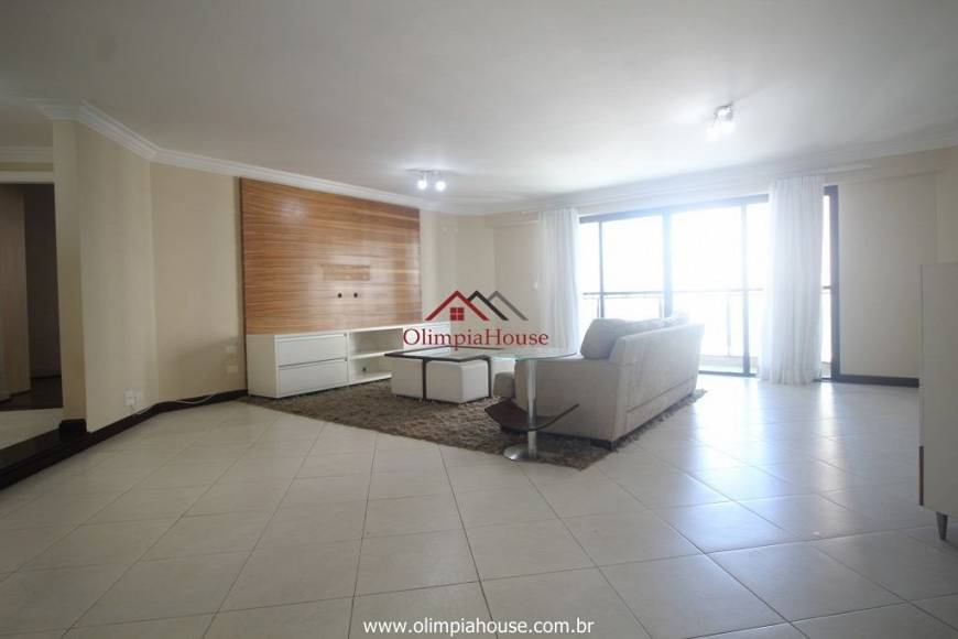 Foto 3 de Apartamento com 3 Quartos à venda, 240m² em Itaim Bibi, São Paulo