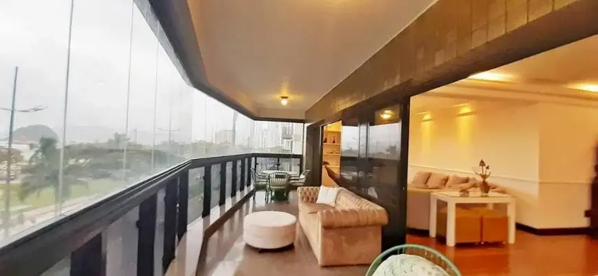 Foto 1 de Apartamento com 3 Quartos para alugar, 252m² em Pompeia, Santos