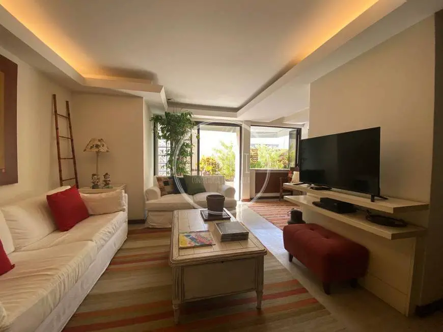 Foto 1 de Apartamento com 4 Quartos à venda, 200m² em Barra da Tijuca, Rio de Janeiro