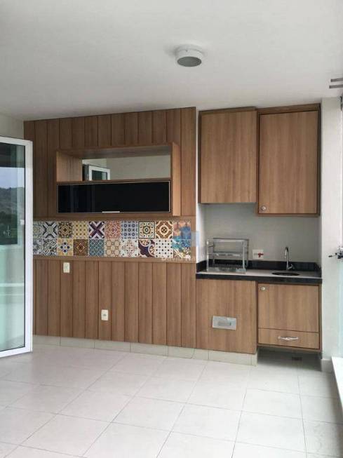 Foto 2 de Apartamento com 4 Quartos à venda, 180m² em Enseada do Suá, Vitória